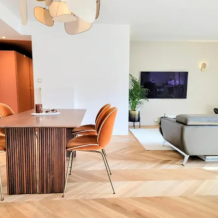 Luxury Flat With Balcony Near Arc De Triomphe Paříž