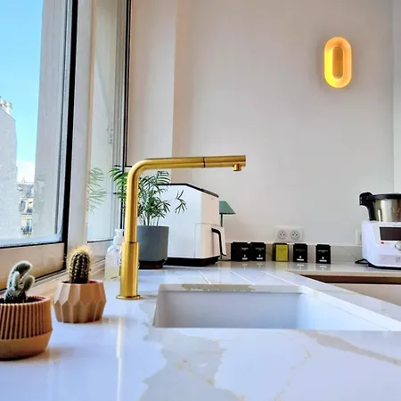 Luxury Flat With Balcony Near Arc De Triomphe *