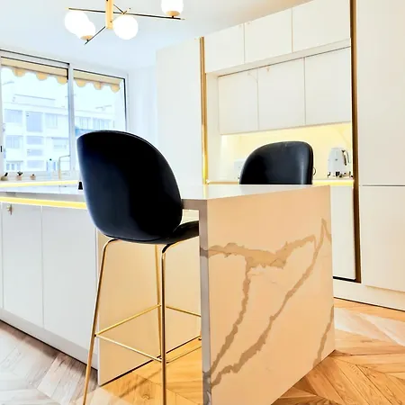Luxury Flat With Balcony Near Arc De Triomphe Apartment