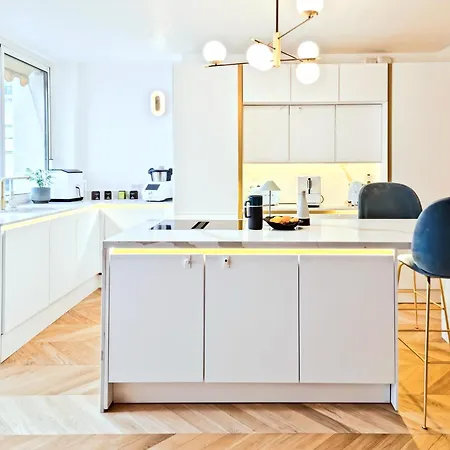 Apartment Luxury Flat With Balcony Near Arc De Triomphe